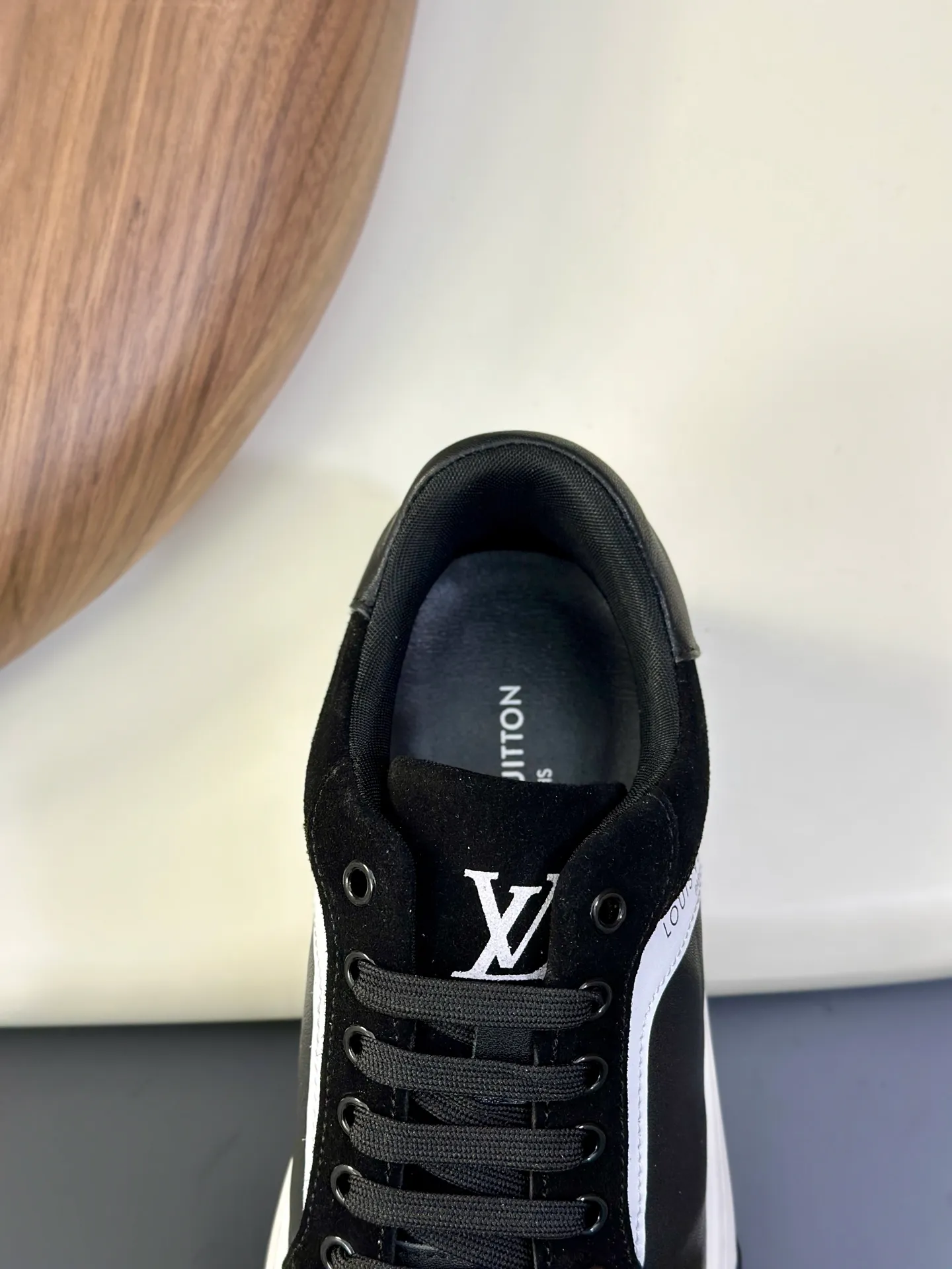 Men's shoes💰740 Lv 🔍Top purchasing agent🇮🇹 Louis Vuitton, the sports sneaker counter is synchronized, the uppers are imported from Italy, high-quality splicing colorful and complex crafts, the imported mesh padding is soft and comfortable, soles: original soles specially provided by the original factory, T men's men's shoes 💰U exclusive movable molded soles are super comfortable, original factory and single goods, 🔍🔍high quality, you can enter and leave the counter at will, welcome to compare, code number 38-44 (customized 45)
